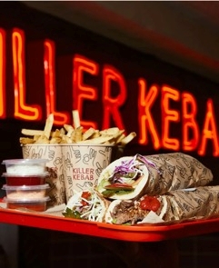 Killer Kebab surdejsfladbrød med lammeshawarma og friske grøntsager